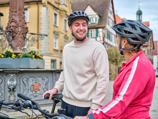 Radfahrer am Rathausbrunnen