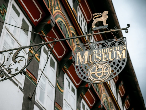 Schild des StadtMuseum Schild vor dem StadtMuseum Einbeck.