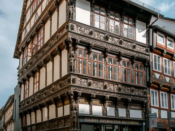Eickesches Haus Einbeck Das Eickesche Haus bei blauem Himmel und Sonnenschein.