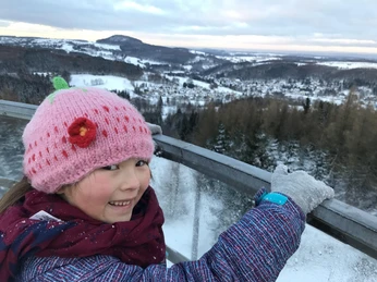 Blick vom Hausberg zum Ferienhaus