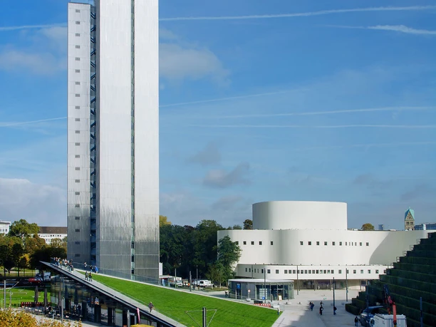 Gustaf-Gründgens-Platz