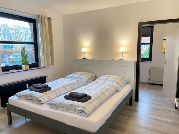 FW_ImDorfe_Huede_großes Schlafzimmer.JPEG