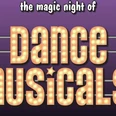 The Magic Night of Dance Musicals Leuchtende Buchstaben auf lila Hintergrund verkünden "Dance Musicals" mit Glühbirnen-Optik.