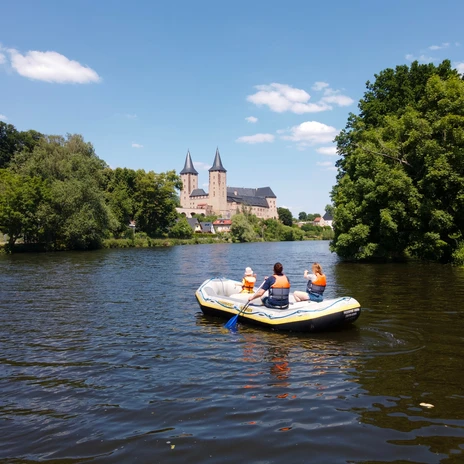 Schlauchboottour auf der Mulde bei Schloss Rochlitz