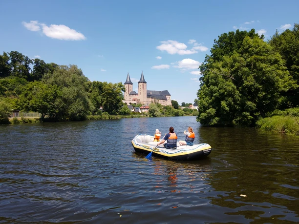 Schlauchboottour auf der Mulde bei Schloss Rochlitz