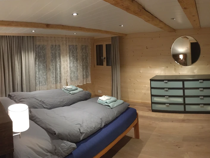 Bedroom with chest of drawers