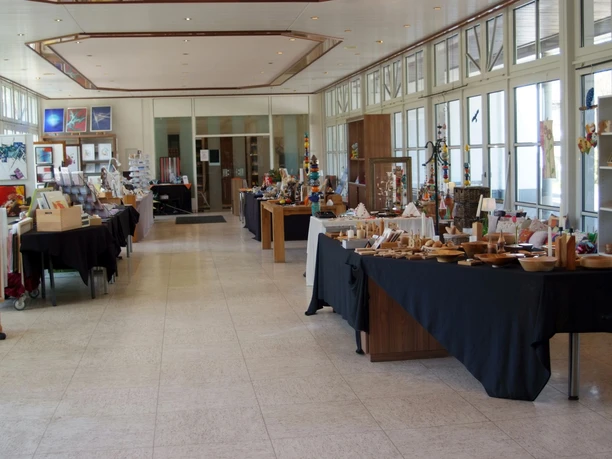 Kunst im Park Willingen Saal.jpg