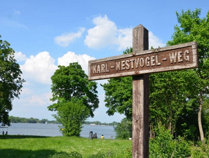 Karl-Nestvogel-Weg als Rundgang um den Salzgittersee