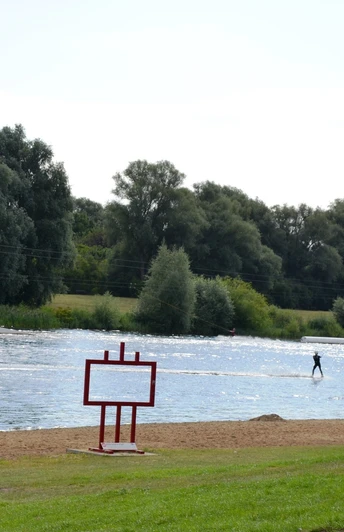 Bilderrahmen an der Wasserskianlage Salzgittersee