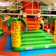 Große Sprungmatte im Indoorspieleland HallyGally in Salzgitter-Lebenstedt