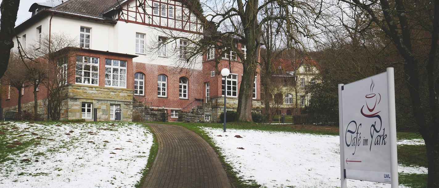 cafe im park.jpg cafe im park.jpg