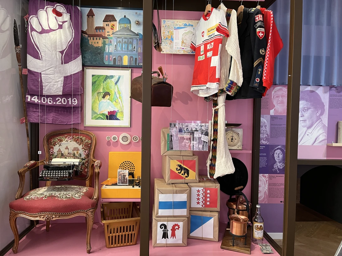 Macherinnen und ihre Objekte in der neuen Ausstellung