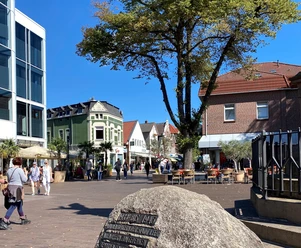Fußgängerzone Mühlenstraße Stadt Leer Das Bild zeigt die Fußgängerzone in der Mühlenstraße Stadt Leer