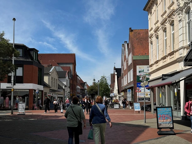 Fußgängerzone Mühlenstraße Stadt Leer Das Bild zeigt die Fußgängerzone in der Mühlenstraße Stadt Leer