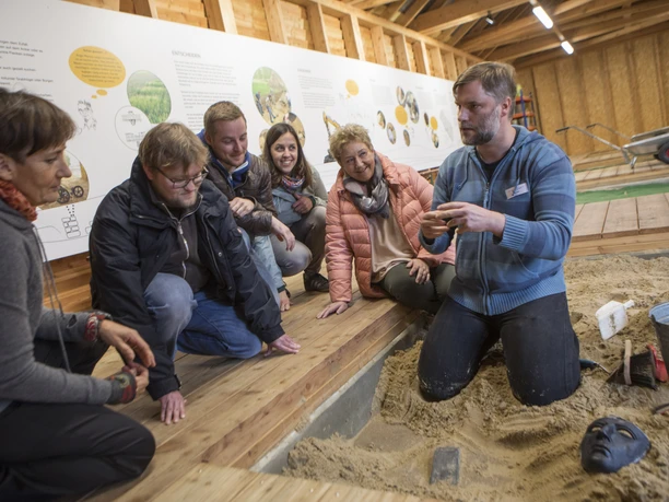 GrabungsCamp Kalkriese 1 Foto Swaantje Hehmann, Copyright VARUSSCHLACHT im Osnabrücker Land.jpg