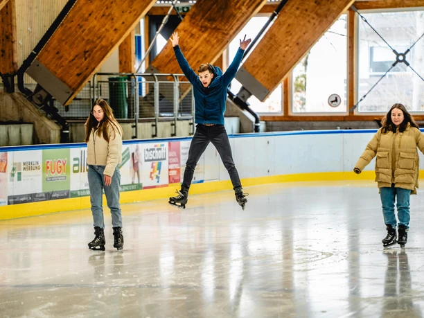 Eislaufhalle Baiersbronn Eislaufen Kufen Schwingen Eislaufhalle Baiersbronn Eislaufen Kufen Schwingen
