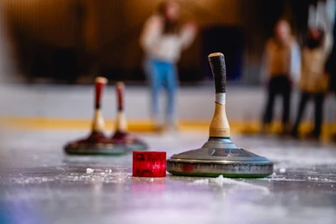 Eislaufhalle Baiersbronn Eisstockschiessen Eisstock Daube