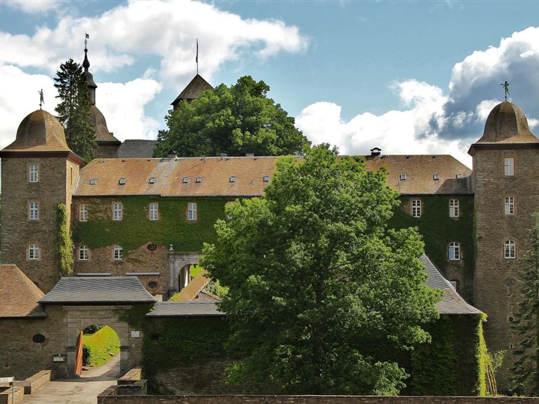 02_Burg Schnellenberg - Radroute Repetal 2012 hahefo (1).JPG