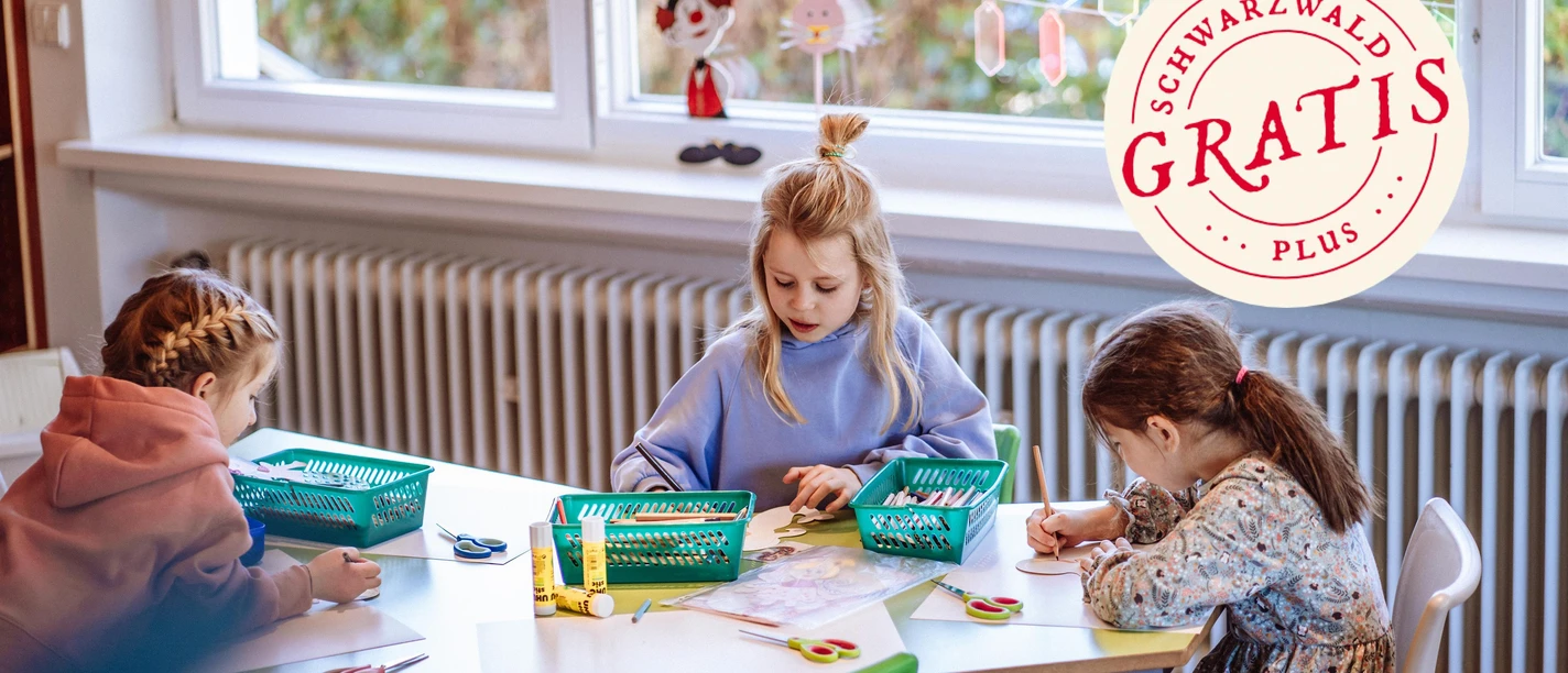 Kinder basteln in Murgels Spielhaus