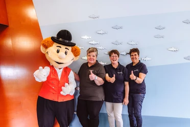 Murgel und das Team von Murgels Spielhaus