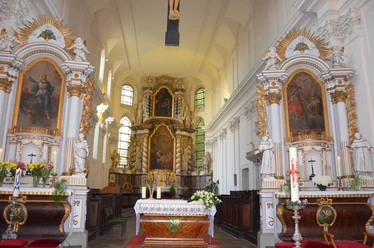 Altarraum katholische (ehemalige Kloster-)Kirche St. Abdon und Sennen in Salzgitter-Ringelheim