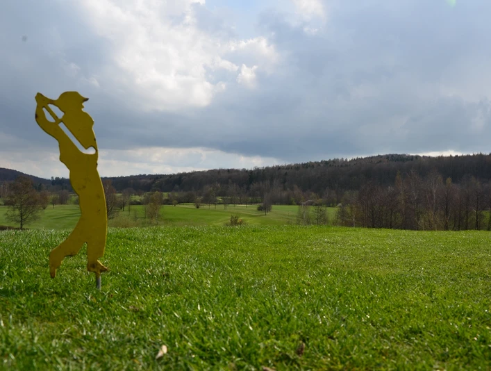 18-Loch Golfplatz Salzgitter-Liebenburg in Salzgitter-Bad mit Blick zum Brocken