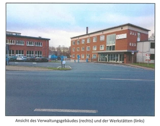 Ansicht der Verwaltungsgebäudes (rechts) und der Werkstätten (links) von VPS