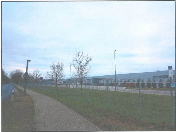 Die Ansicht lässt die enormen Abmaße der Halle des Logistikzentrums von MAN erkennen.