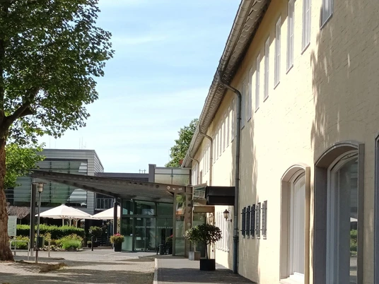 Eingangsbereich Hotel am See mit Restaurant Shiraz