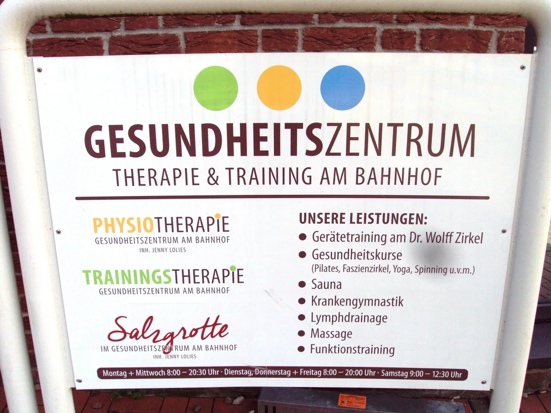 Eingangsschild Gesundheitszentrum am Bahnhof Lebenstedt mit Salzgrotte