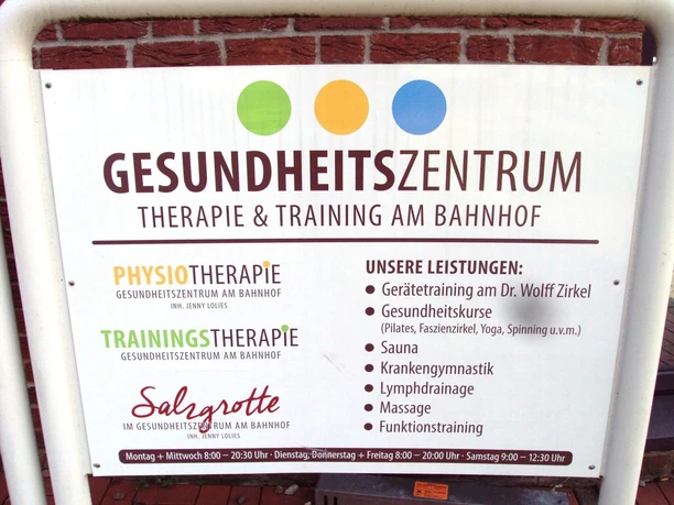 Eingangsschild Gesundheitszentrum am Bahnhof Lebenstedt mit Salzgrotte
