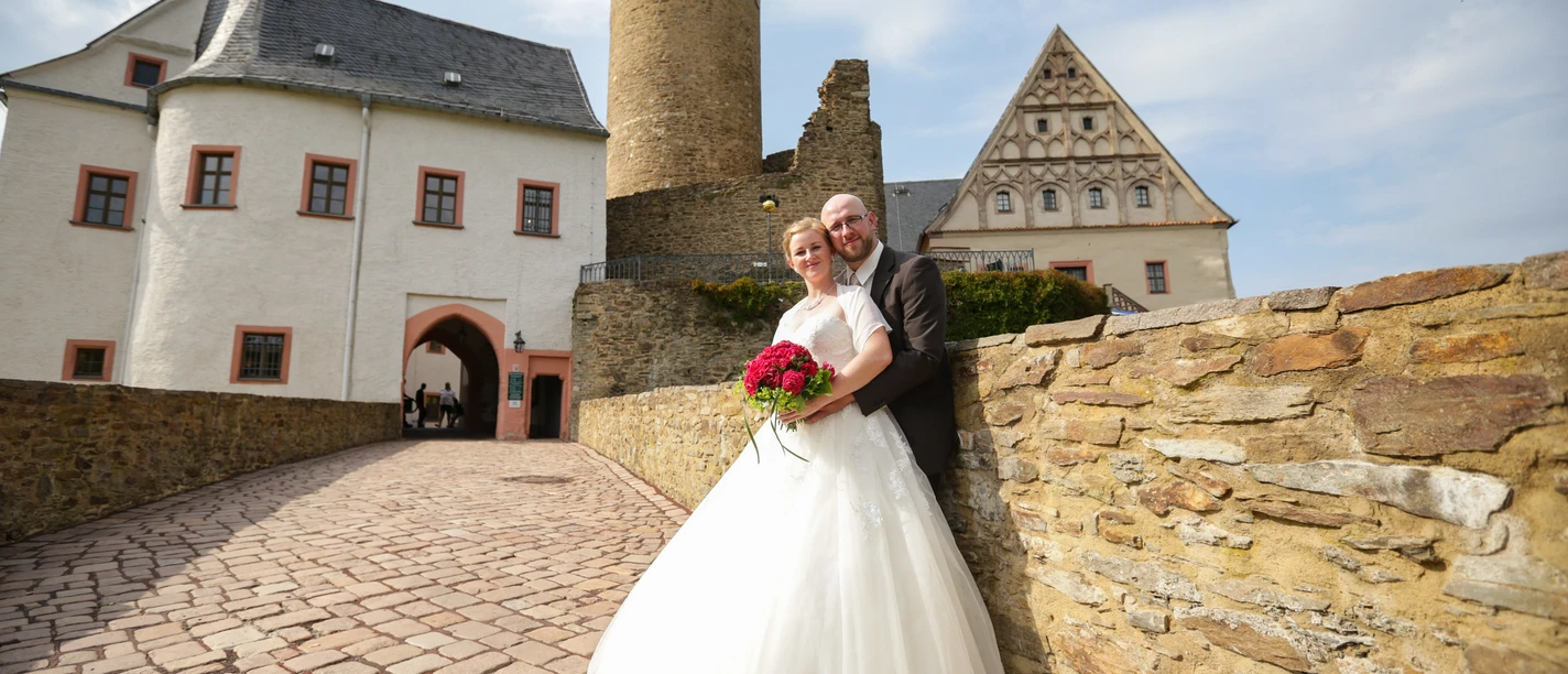 Rosentaufe und Brautpaar auf Burg Scharfenstein. Rosentaufe und Brautpaar auf Burg Scharfenstein.