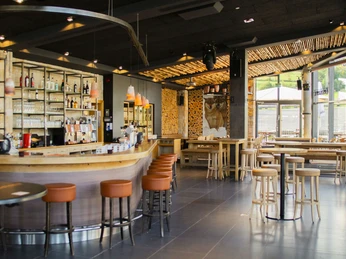 Seilbar Willingen Theke.jpg