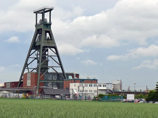 Denkmalgeschützter Förderturm der ehemaligen Erzbergbauanlage Schacht Konrad in Salzgitter