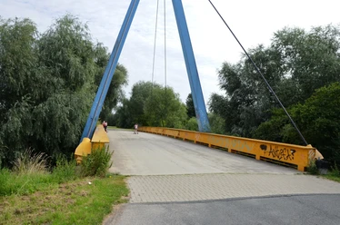 Brücke auf die Insel im Salzgittersee
