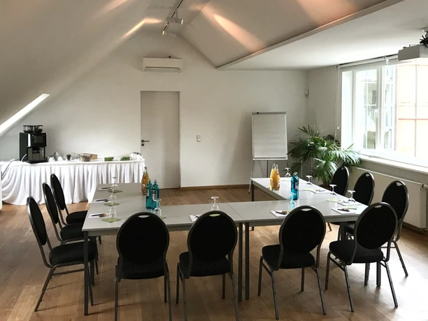 Seminarraum GARAGE du PONT Seminarraum im GARAGE du PONT