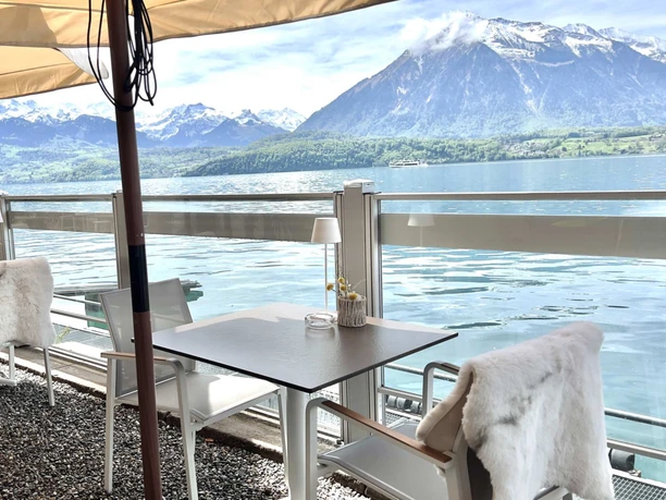 niesenblick-oberhofen-thunersee-terrasse-niesen.jpg