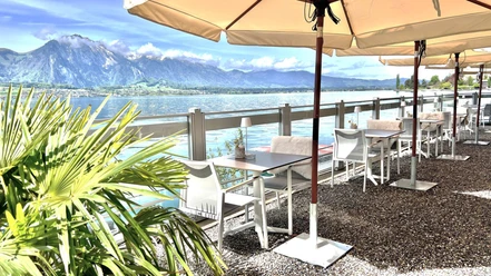 niesenblick-oberhofen-thunersee-terrasse-tische.jpg