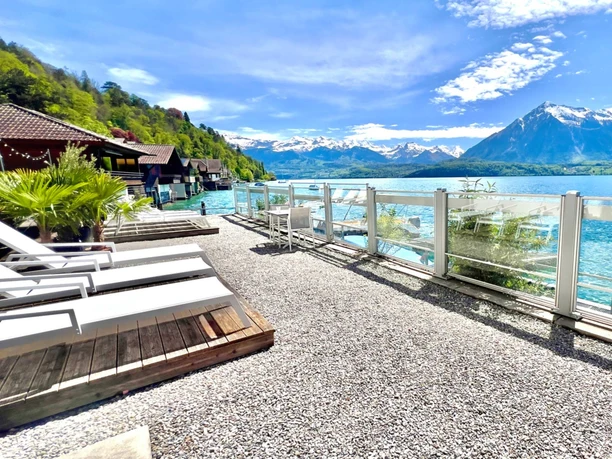 niesenblick-oberhofen-thunersee-terrasse-liegen.jpg