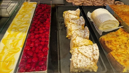 Leckerer Kuchen in der Bäckerei Tamke.jpg Leckerer Kuchen in der Bäckerei Tamke.jpg