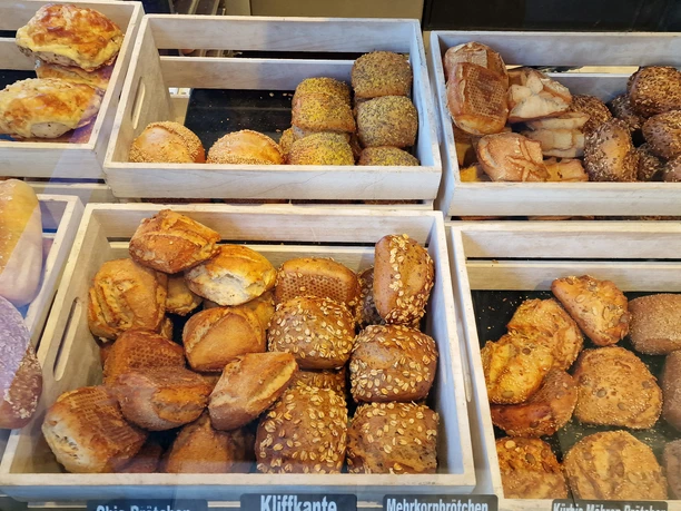 Brötchenvielfalt in der Bäckerei Tamke.jpg Brötchenvielfalt in der Bäckerei Tamke.jpg