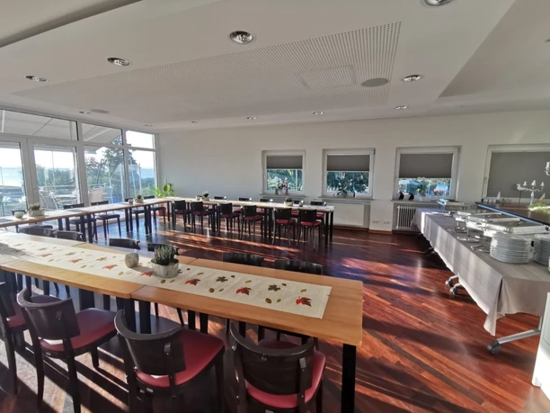 Ankerbucht21_Gastro_Lembruch_UForm_großer Raum.jpg
