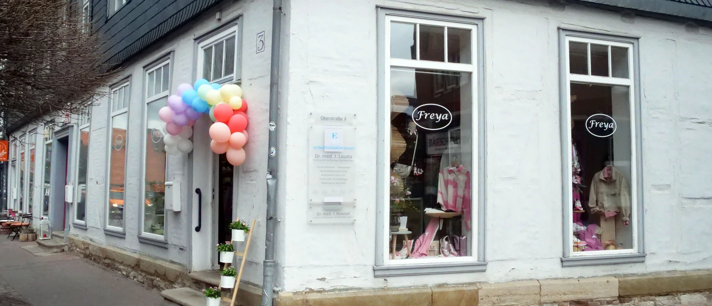 Freya-Okerstrasse-3-1.jpg Schaufenster eines Eckhauses