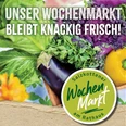 Wochenmarkt_Social.png Frisches Gemüse wie Paprika, Aubergine und Salat sind auf einem Plakat für den Wochenmarkt abgebildet.