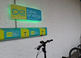 Ladestation für E-Bike an der Eishalle Bad Aibling