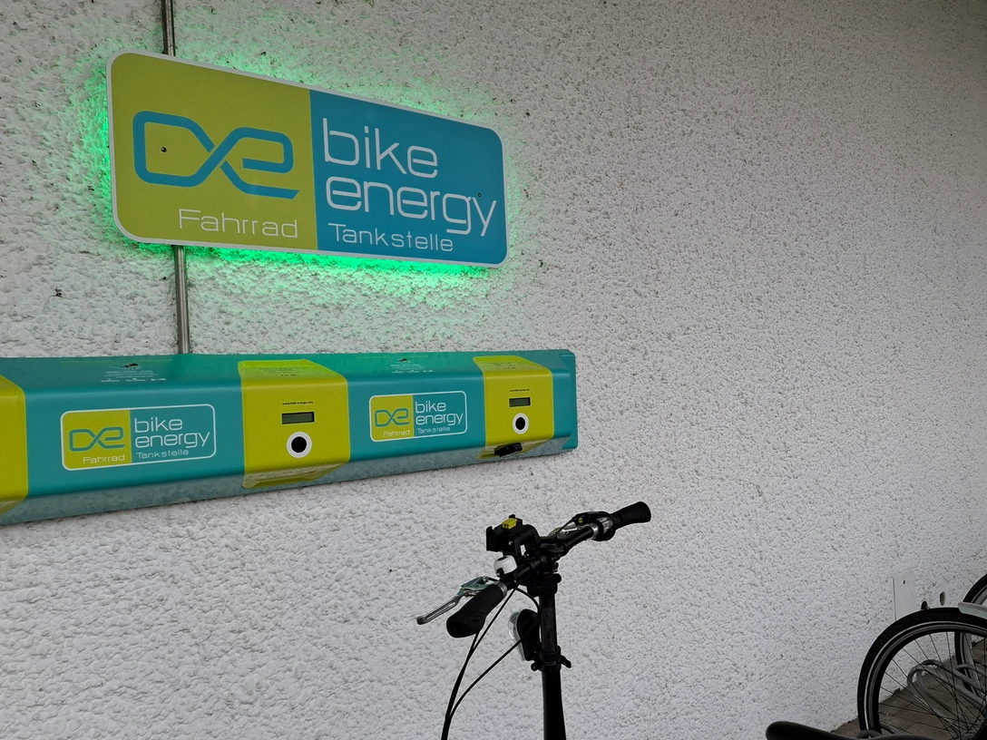 Ladestation für E-Bike an der Eishalle Bad Aibling