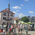 Regionalmarkt Geithain Marktplatz Der Regionalmarkt in Geithain ist ein gut besuchter Wochenmarkt mit vielen verschiedenen regionalen Produkten und Erzeugnissen.