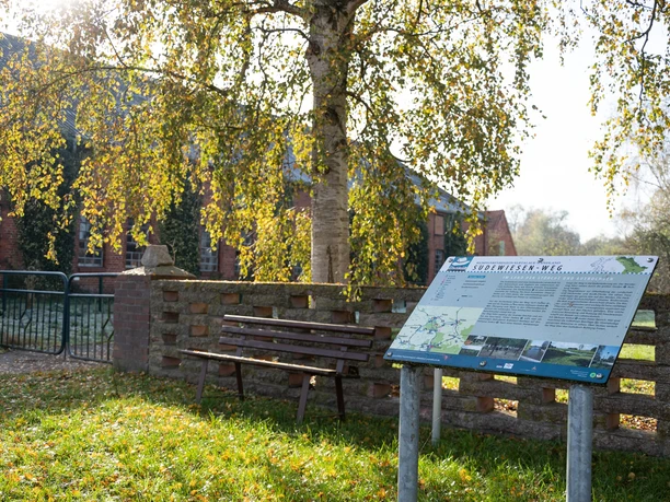 Infotafel & Rastplatz am Sudewiesen-Weg Infotafel & Rastplatz am Sudewiesen-Weg