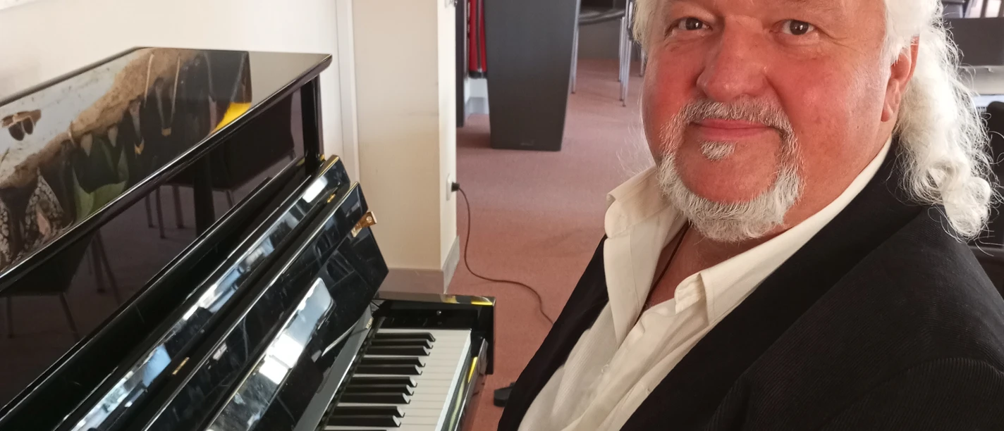 Dzidek am Klavier -2.jpg