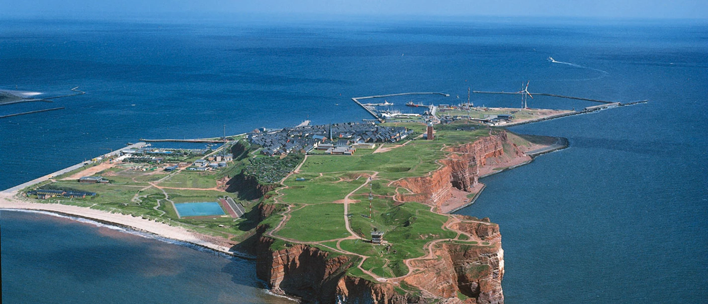 Helgoland Luftbild_(c)Adler & Eils GmbH & Co .KG.jpg